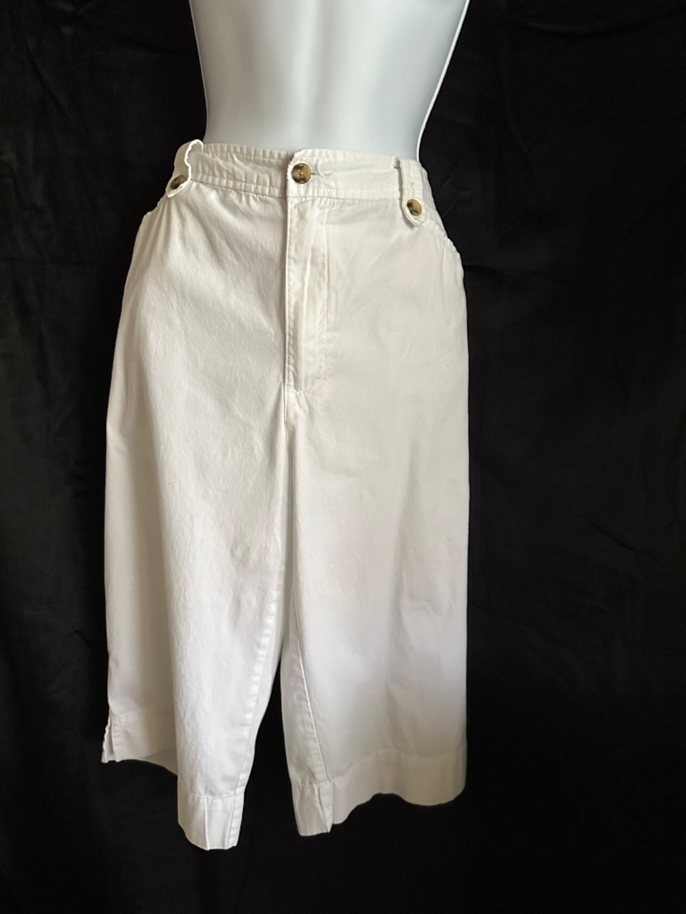 White stag stretch, white Bermuda shorts, size 12 - Picture 2 of 6